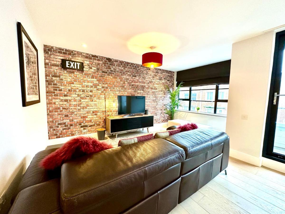 Beautiful New 2 Bedroom Apartment - Next To The Beach - Great Location - Free Parking - Fast Wifi - Smart Tv - Sleeps Up To 4! Close To Purbeck, Corfe Castle, Sandbanks, Poole & Bournemouth Swanage Exterior photo