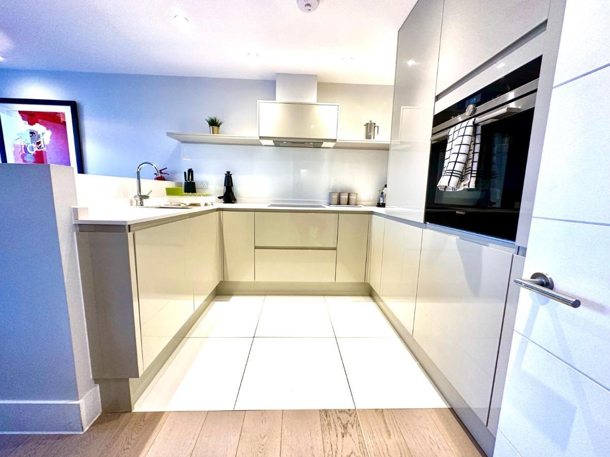 Beautiful New 2 Bedroom Apartment - Next To The Beach - Great Location - Free Parking - Fast Wifi - Smart Tv - Sleeps Up To 4! Close To Purbeck, Corfe Castle, Sandbanks, Poole & Bournemouth Swanage Exterior photo